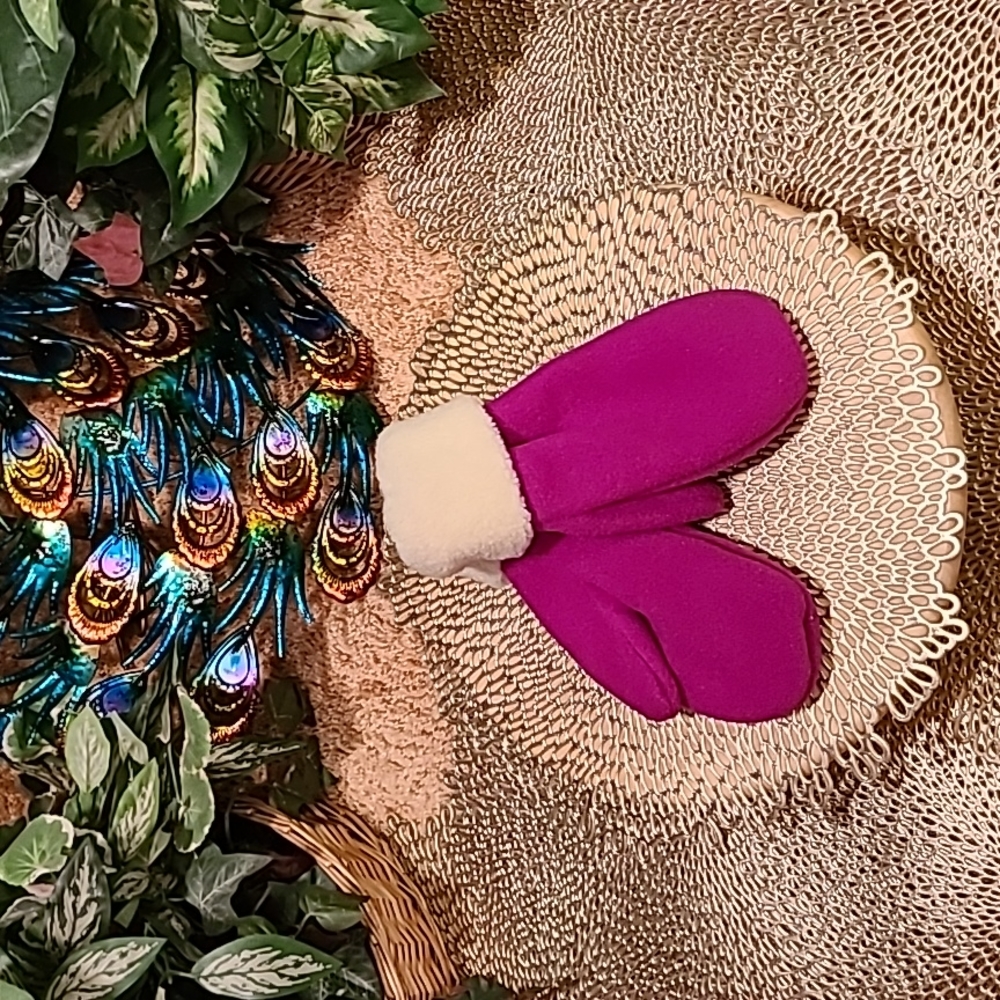 Glenoit Women's or Girl's Fuchsia Pink Mittens